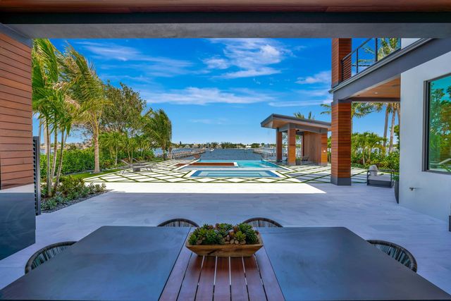 416 S Lake Drive, Lantana, FL 33462