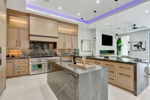 416 S Lake Drive, Lantana, FL 33462