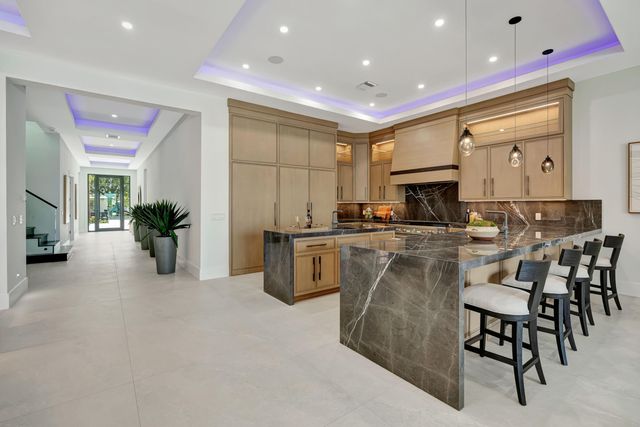 416 S Lake Drive, Lantana, FL 33462