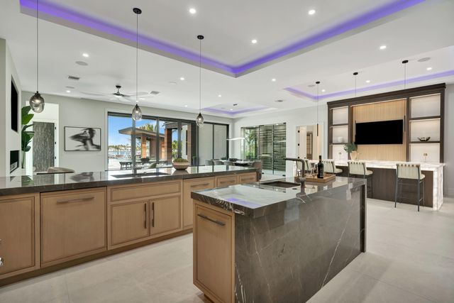 416 S Lake Drive, Lantana, FL 33462