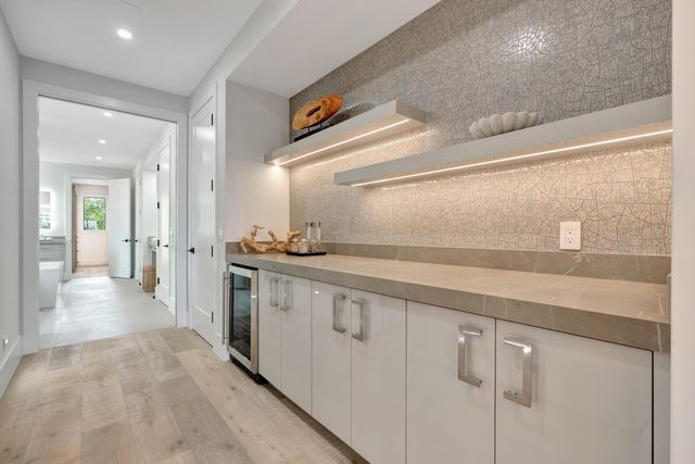 416 S Lake Drive, Lantana, FL 33462