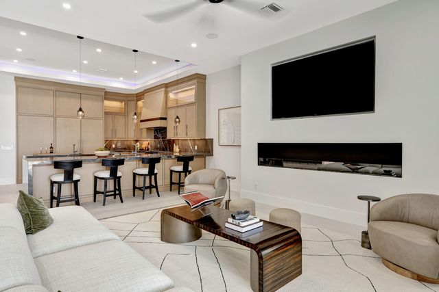 416 S Lake Drive, Lantana, FL 33462