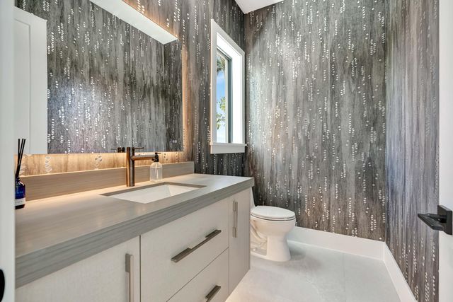 416 S Lake Drive, Lantana, FL 33462