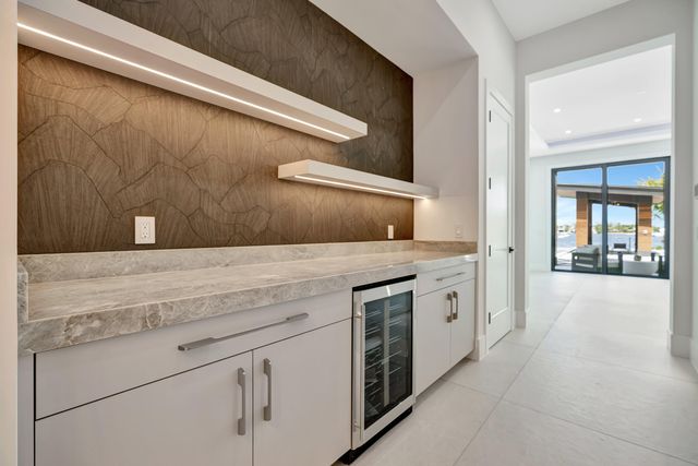 416 S Lake Drive, Lantana, FL 33462