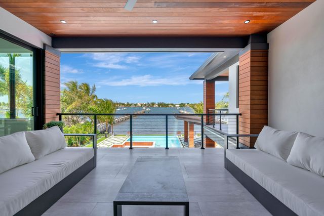 416 S Lake Drive, Lantana, FL 33462