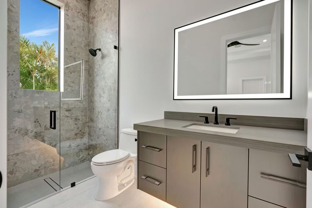 416 S Lake Drive, Lantana, FL 33462