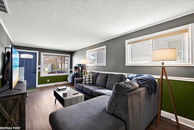 22110 Rosedale Street, Saint Clair Shores, MI 48080