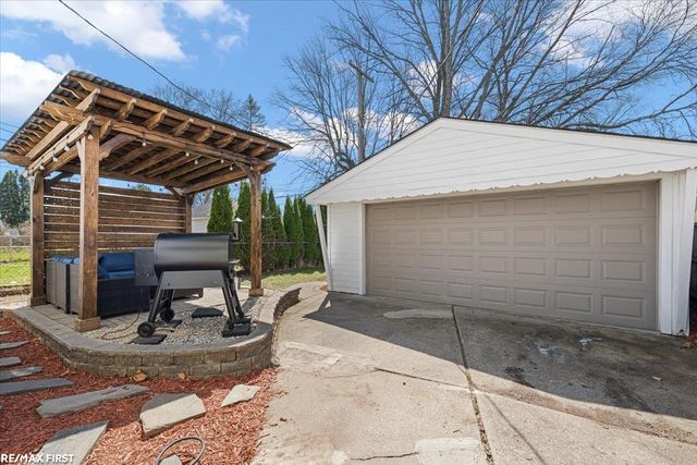 22110 Rosedale Street, Saint Clair Shores, MI 48080