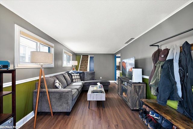 22110 Rosedale Street, Saint Clair Shores, MI 48080