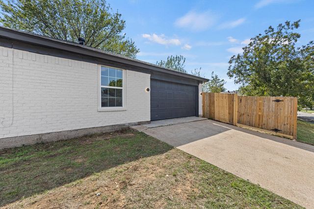 6000 Cool Springs Drive, Arlington, TX 76001