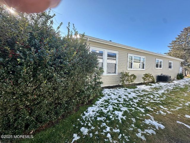 57 Encinitas Drive, Toms River, NJ 08757