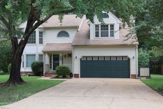 302 Peachtree LN, Yorktown, VA 23693