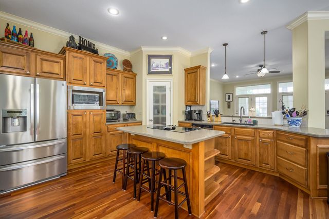 5155 N Saint James St, Bel Aire, KS 67226