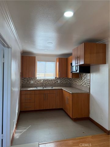 10900 Blix 14, North Hollywood, CA 91602