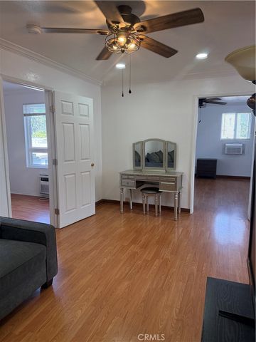 10900 Blix 14, North Hollywood, CA 91602