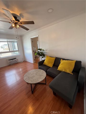 10900 Blix 14, North Hollywood, CA 91602