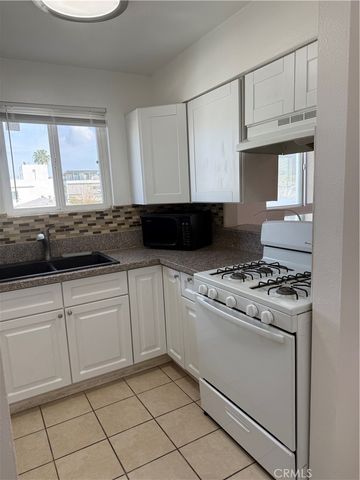 10900 Blix 14, North Hollywood, CA 91602