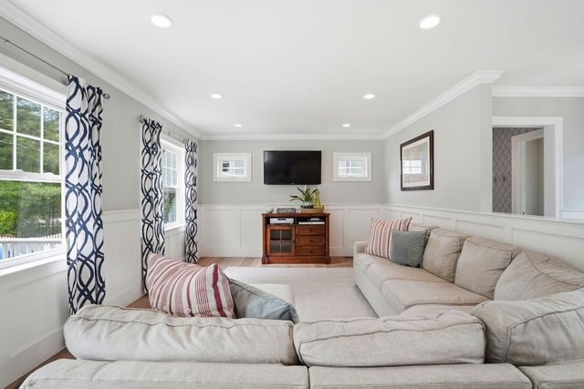 15 Bellevue Rd, Quincy, MA 02171