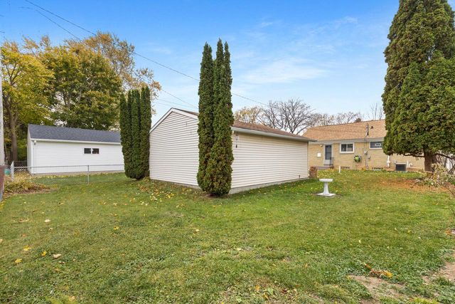 4062 S Troy AVENUE, Saint Francis, WI 53235