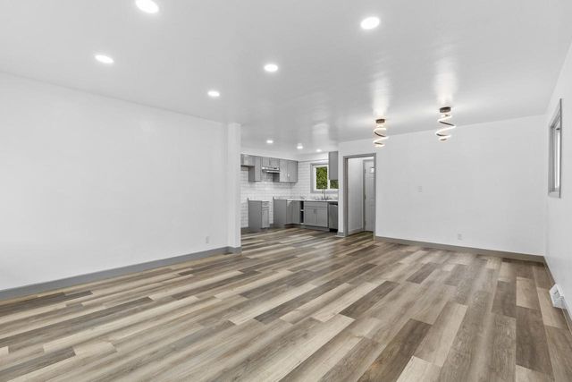 4062 S Troy AVENUE, Saint Francis, WI 53235