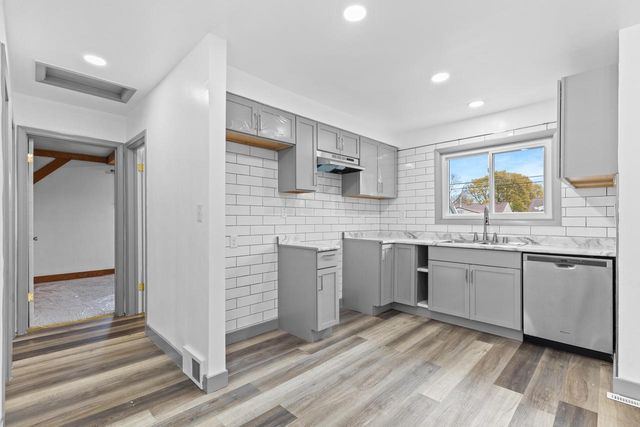 4062 S Troy AVENUE, Saint Francis, WI 53235