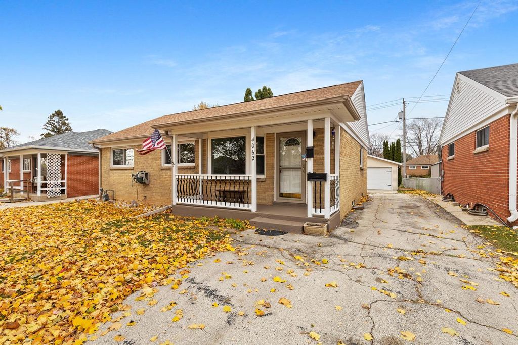 4062 S Troy AVENUE, Saint Francis, WI 53235