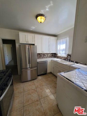 310 N St Andrews Place, Los Angeles, CA 90004