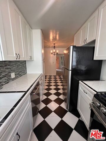 310 N St Andrews Place, Los Angeles, CA 90004