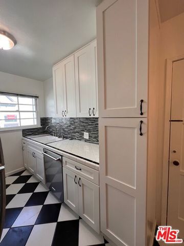 310 N St Andrews Place, Los Angeles, CA 90004