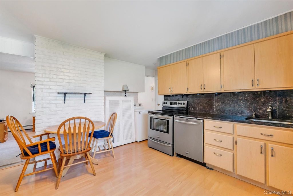 26 Berry Lane, Hicksville, NY 11801 — photo 2