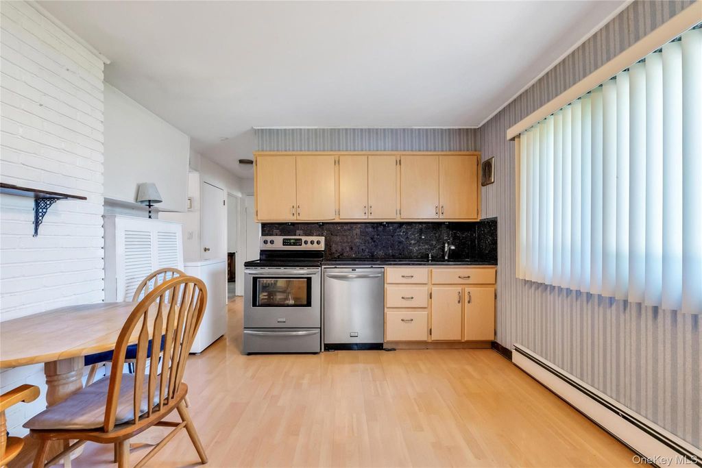 26 Berry Lane, Hicksville, NY 11801 — photo 3