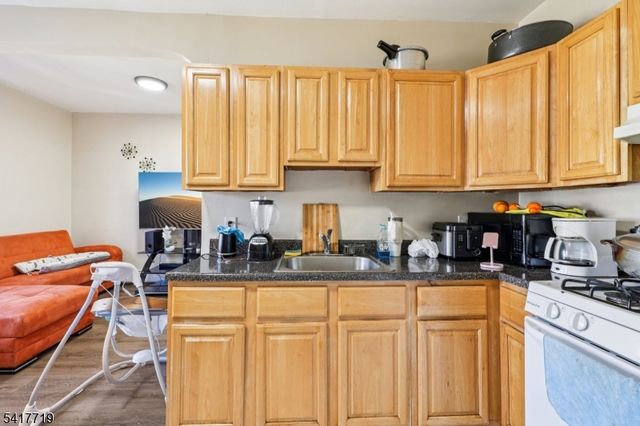 108 E Main St, Paterson City, NJ 07522