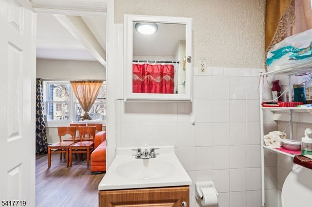 108 E Main St, Paterson City, NJ 07522