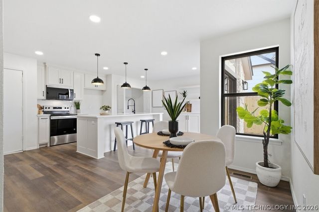 1604 N Hickory Court, Broken Arrow, OK 74012