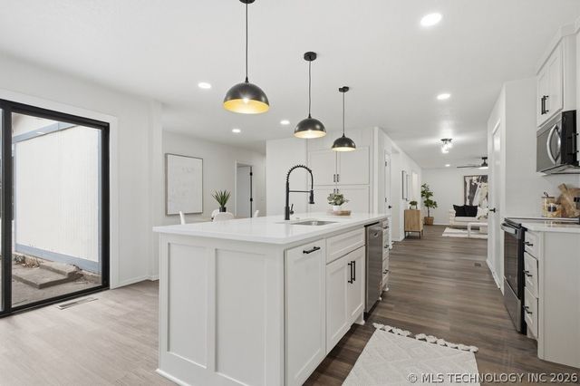 1604 N Hickory Court, Broken Arrow, OK 74012