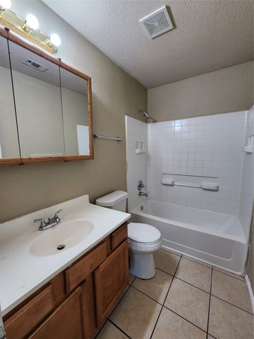 1429 E Robert Street, Fort Worth, TX 76104