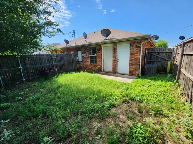 1429 E Robert Street, Fort Worth, TX 76104