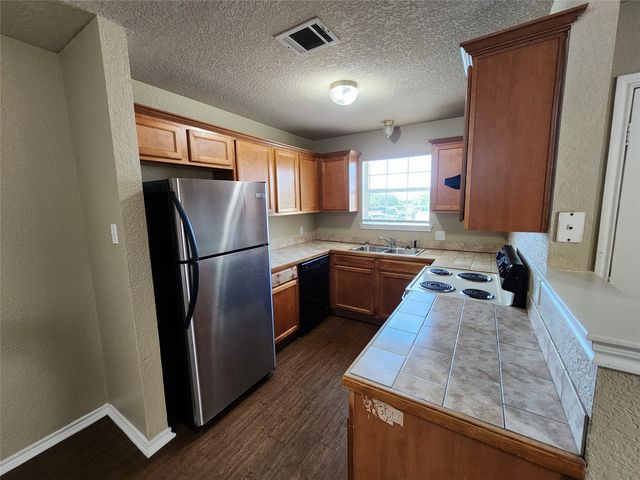 1429 E Robert Street, Fort Worth, TX 76104