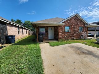 1429 E Robert Street, Fort Worth, TX 76104