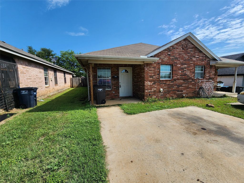 1429 E Robert Street, Fort Worth, TX 76104