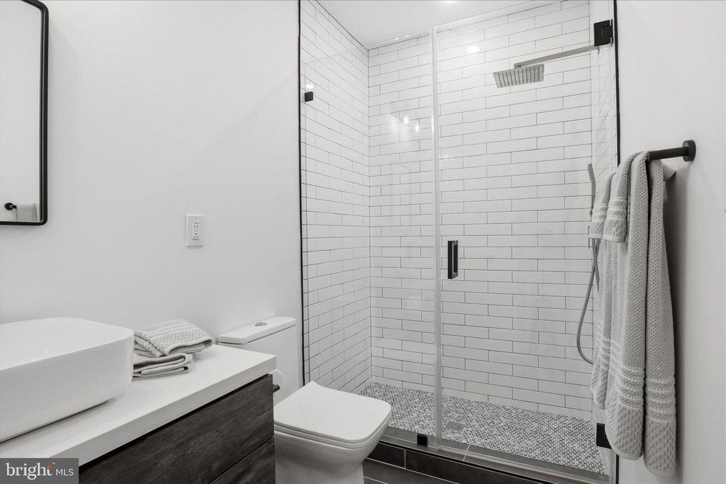 Image 18 of property listing at 4918 4TH ST NW, Washington, DC 20011