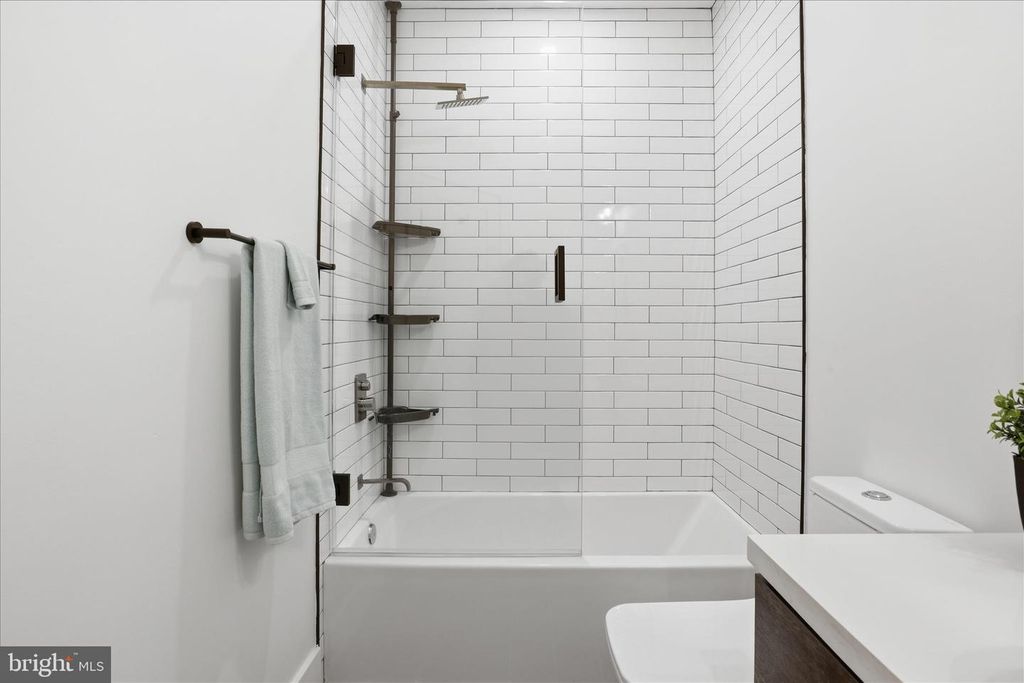 Image 22 of property listing at 4918 4TH ST NW, Washington, DC 20011