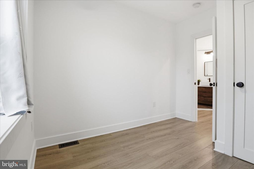 Image 24 of property listing at 4918 4TH ST NW, Washington, DC 20011