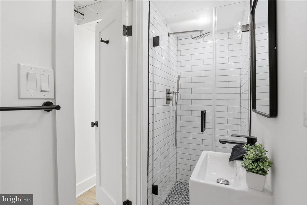 Image 32 of property listing at 4918 4TH ST NW, Washington, DC 20011