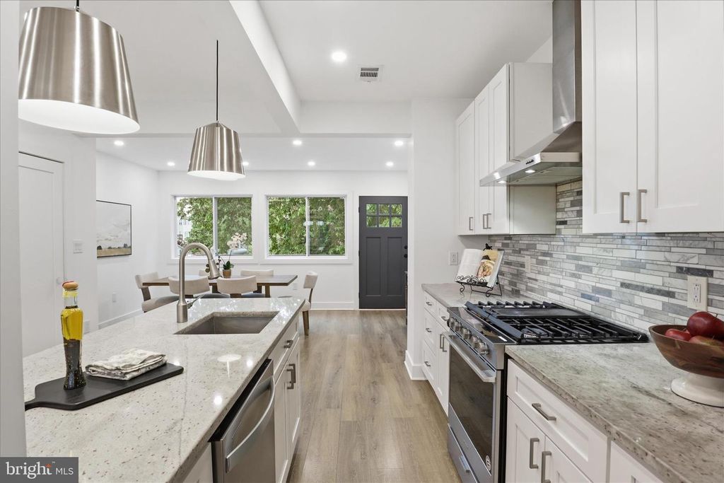 Image 4 of property listing at 4918 4TH ST NW, Washington, DC 20011