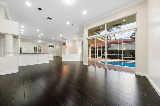 2893 Oakbrook Dr, Weston, FL 33332