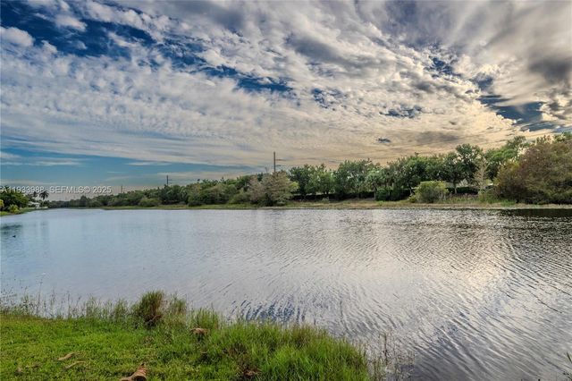 2893 Oakbrook Dr, Weston, FL 33332