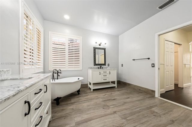 2893 Oakbrook Dr, Weston, FL 33332