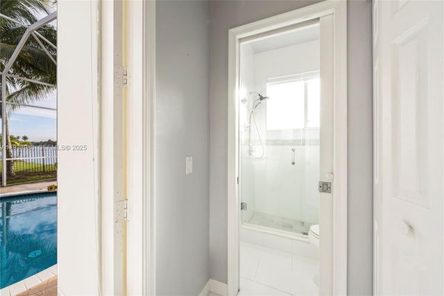 2893 Oakbrook Dr, Weston, FL 33332