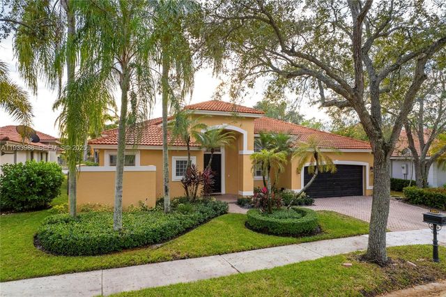 2893 Oakbrook Dr, Weston, FL 33332